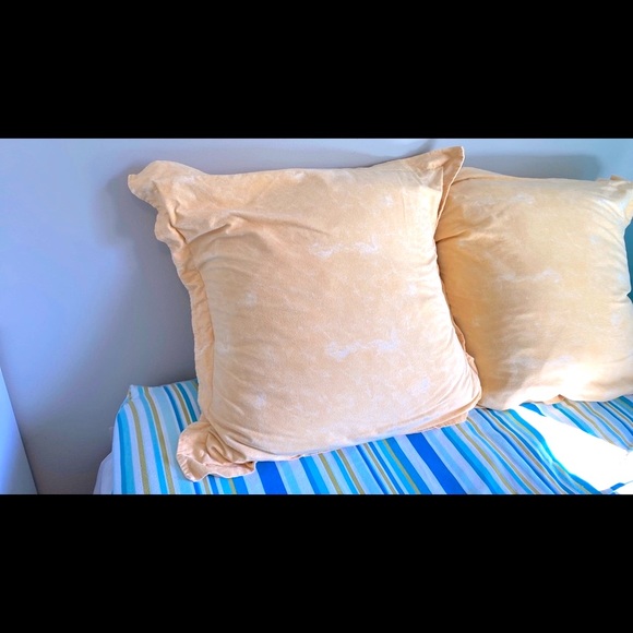 Two 28x28”pillow shams - Picture 2 of 2